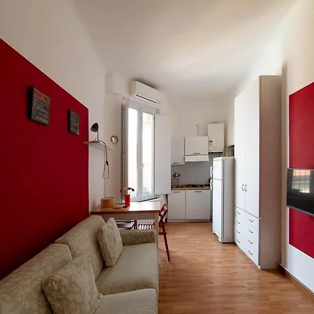 Hbhall Navigli 21 * Milano