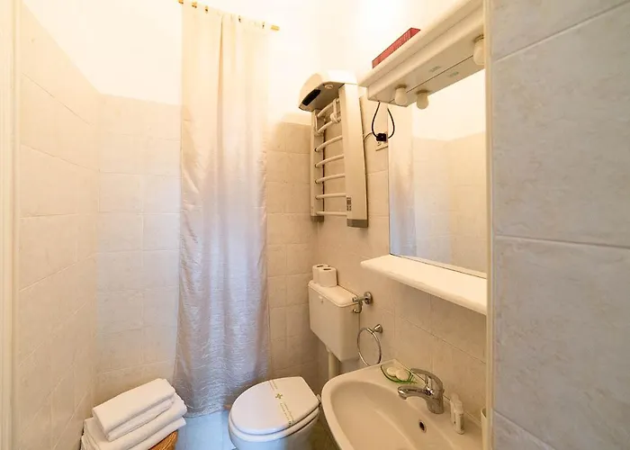 Apartament Hbhall Navigli 21 *